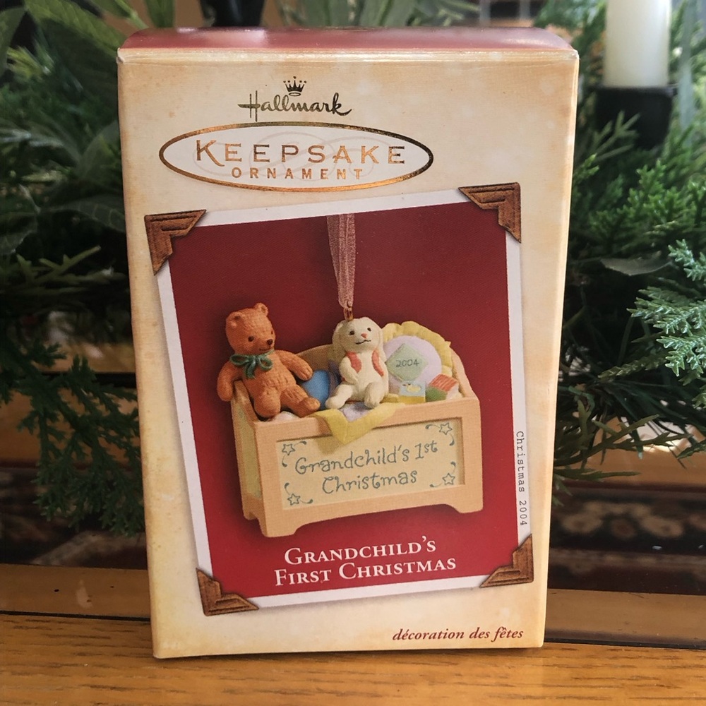 Hallmark Keepsake Collection "Grandchild's First Christmas" 2004 Ornament